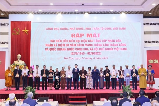 Doanh nhân Đỗ Quang Hiển được vinh danh thành tích xuất sắc đóng góp cho cộng đồng