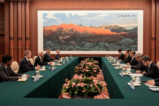 Ngoại trưởng Trung Quốc tiếp phái đoàn Mỹ, muốn hai nước là 'đối tác, không phải kẻ thù'