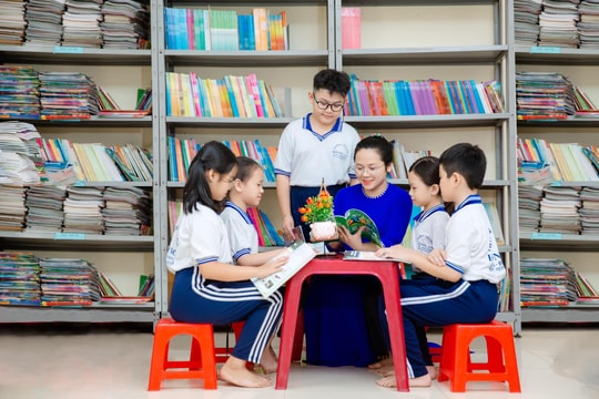 Từ hôm nay 25/9, trường phổ thông được dạy toán, khoa học bằng tiếng nước ngoài