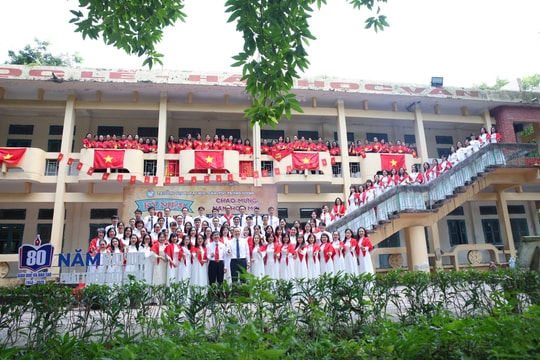 Học sinh dự bị đại học lần đầu tiên học AI, tin học thành môn bắt buộc