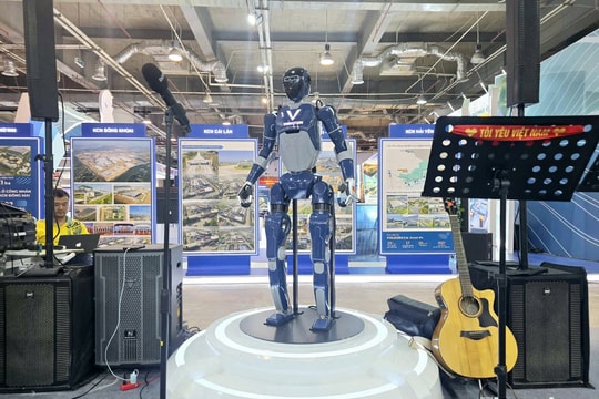 Sản phẩm Rô bốt xuất hiện tại Triển lãm thành tựu phát triển kinh tế - xã hội Quảng Ninh 2020-2025