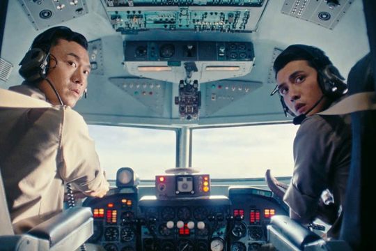 'Tử chiến trên không' tiếp tục thống trị phòng vé, vượt mốc 100 tỷ đồng