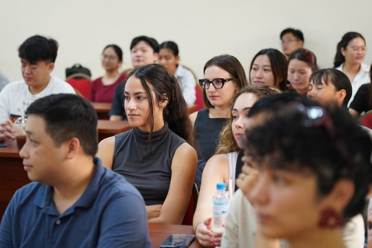 Sinh viên quốc tế được phép làm thêm tối đa 20 giờ/tuần tại Việt Nam