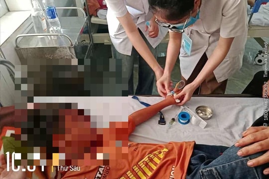 40 học sinh nhập viện nghi ngộ độc sau bữa sáng tại trường