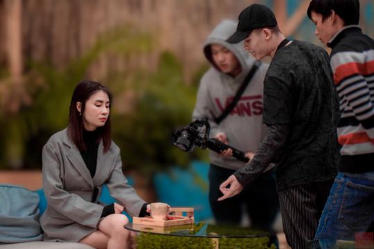 MV 'Đầu hàng đi': Hành trình nội tâm được kể bằng trí tuệ nhân tạo