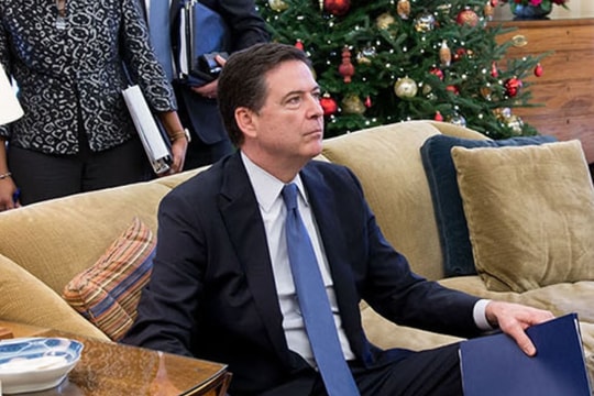 Cựu Giám đốc FBI James Comey, người thường chỉ trích ông Trump, bị buộc tội hình sự
