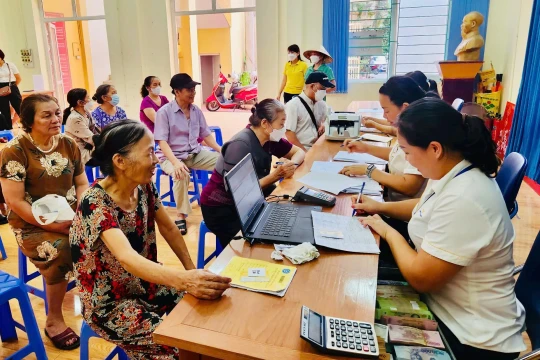 Bộ Y tế yêu cầu các tỉnh sớm chi trả trợ cấp hưu trí xã hội cho người từ 75 tuổi