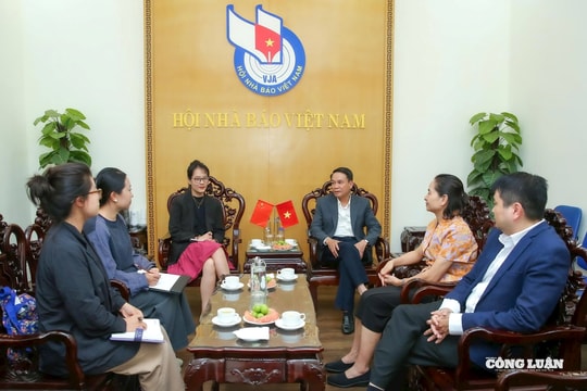 Thắt chặt quan hệ hợp tác báo chí giữa đại diện Tập đoàn Nhật báo Vân Nam và Hội Nhà báo Việt Nam