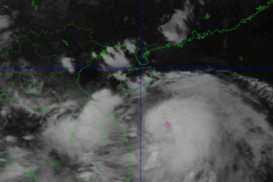 Bão số 10 mạnh hiếm gặp, tốc độ gần 35km/giờ