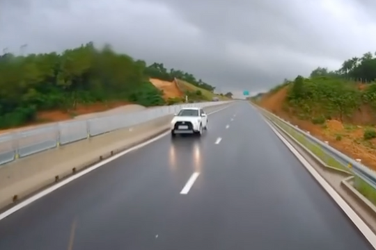 Đi ngược chiều trên cao tốc, tài xế 68 tuổi đối mặt mức phạt 30 - 40 triệu đồng