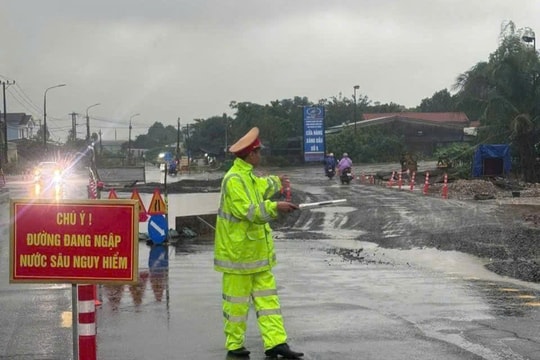 CSGT Đà Nẵng trực chiến 24/24, sẵn sàng ứng phó bão số 10