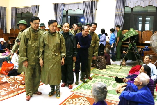 Hà Tĩnh khẩn cấp sơ tán hơn 18.000 người tránh bão số 10