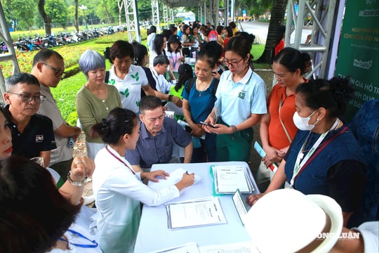 Ngày Dinh dưỡng cộng đồng Việt Nam thu hút hàng nghìn người dân tham gia