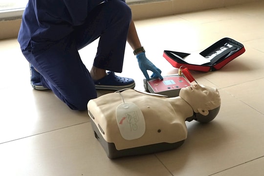 Một phút vàng – một cú sốc điện giữ lại sự sống từ ranh giới sinh tử