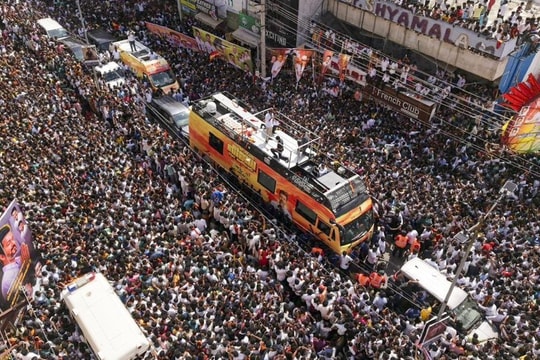 Giẫm đạp kinh hoàng tại cuộc vận động chính trị của nam diễn viên Ấn Độ, ít nhất 36 người thiệt mạng