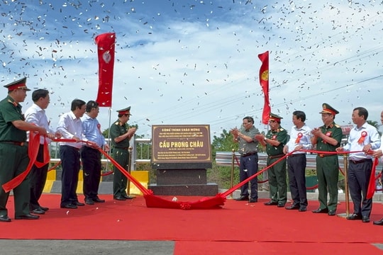 Thủ tướng Chính phủ Phạm Minh Chính dự Lễ khánh thành cầu Phong Châu mới