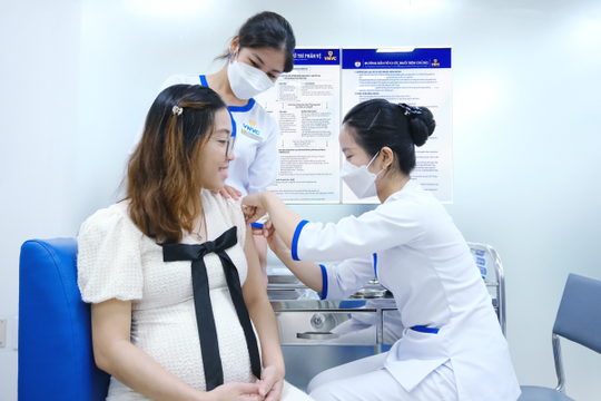 VNVC ra mắt vắc xin RSV tiêm cho mẹ bầu giúp phòng viêm phổi cho trẻ sơ sinh