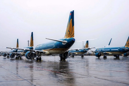 Hơn 100 chuyến bay bị ảnh hưởng bởi bão số 10, hàng không tăng cường điều hành