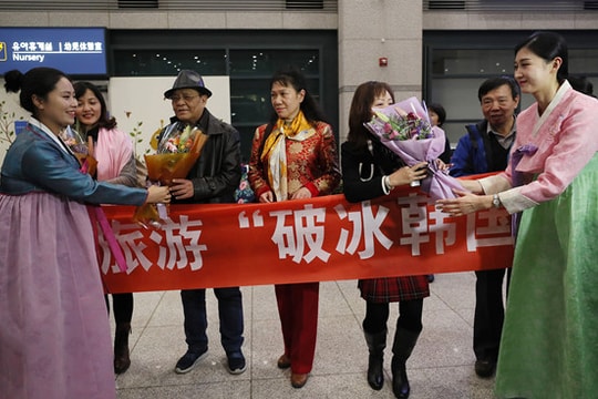 Hàn Quốc bắt đầu miễn thị thực cho các đoàn du lịch Trung Quốc