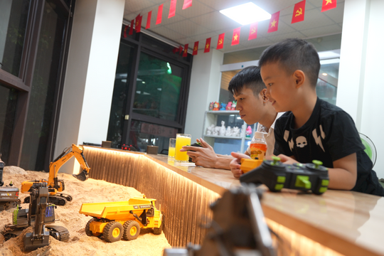 Quán cà phê ‘công trường’ – trải nghiệm độc lạ giữa lòng Hà Nội