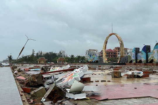 Nghệ An: Biển Cửa Lò tan hoang sau bão số 10