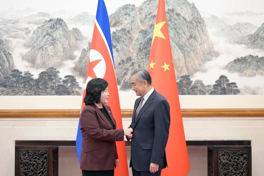 Bộ trưởng Ngoại giao Triều Tiên thăm Trung Quốc, củng cố quan hệ hai nước