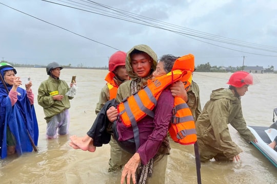 Thanh Hoá: Huy động tối đa lực lượng khẩn trương khắc phục hậu quả bão số 10