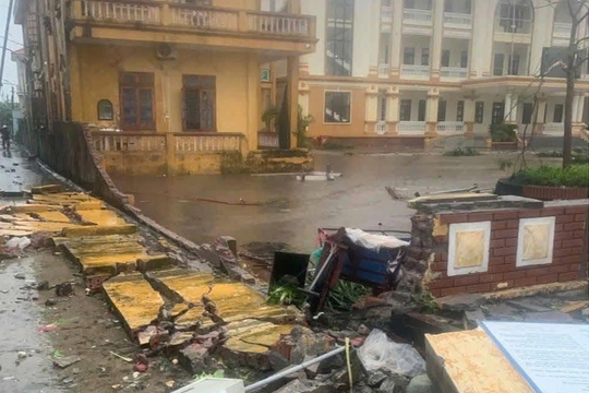 Lốc xoáy, mưa lớn ở Ninh Bình khiến 6 người chết, 7 người bị thương