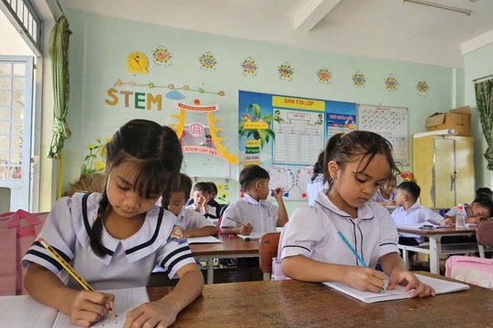 Nhiều tỉnh, thành phát lệnh 'cấm lạm thu' đầu năm học mới