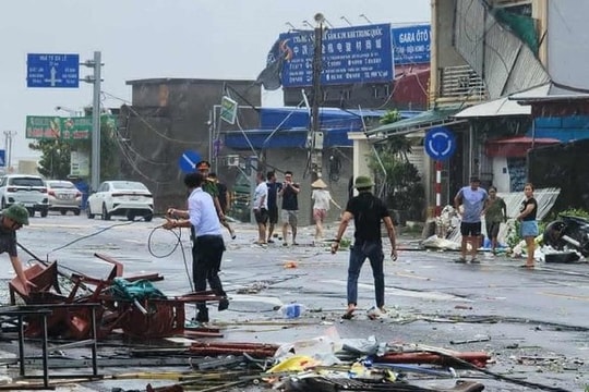 Công tác khắc phục hậu quả giông lốc tại Hưng Yên