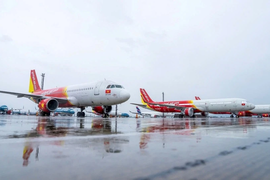 Bão số 10 khiến hơn 450 chuyến bay bị ảnh hưởng