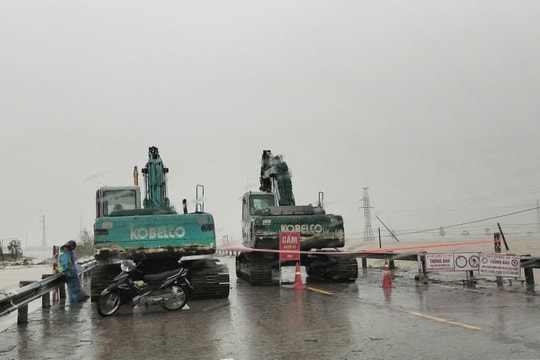 Phân luồng từ xa, bảo đảm an toàn giao thông khi bão số 12 đổ bộ