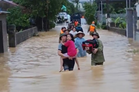 Thanh Hoá: Khẩn trương di dời dân ở xã Tượng Lĩnh do ảnh hưởng bão số 10