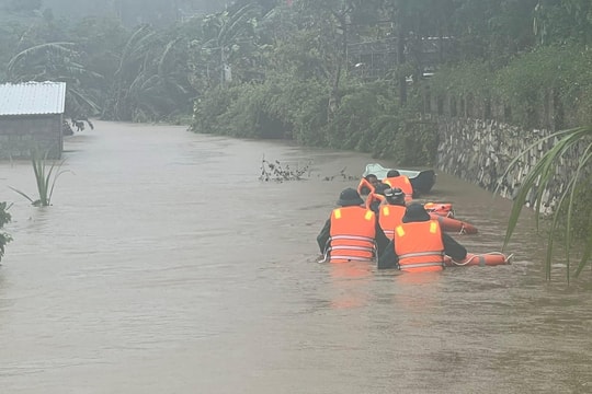 Mưa lũ miền Trung - Tây Nguyên: Số người chết và mất tích tăng lên 18