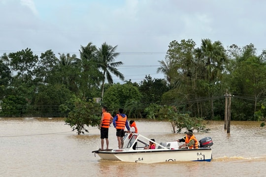 Thanh Hoá: Tập trung tìm kiếm nạn nhân mất tích do lật thuyền tại xã Nông Cống