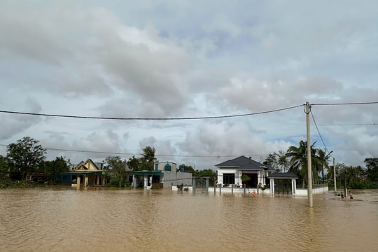 Thanh Hóa: Bão số 10 làm 4 người tử vong, gần 9.000 ngôi nhà bị ngập