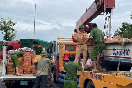 Khẩn trương cứu trợ hơn 3.000 hộ dân vùng ngập sâu ở Thanh Hóa