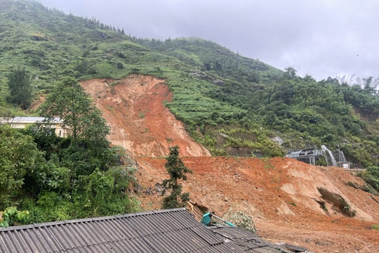 Cấm đường tại các vị trí nguy hiểm do bão số 12 và mưa lũ