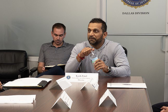 Tranh cãi việc Giám đốc FBI tặng súng in 3D bị cấm cho các quan chức New Zealand