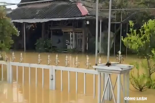 Hàng nghìn nhà dân ở Thanh Hóa đang bị ngập sâu trong lũ