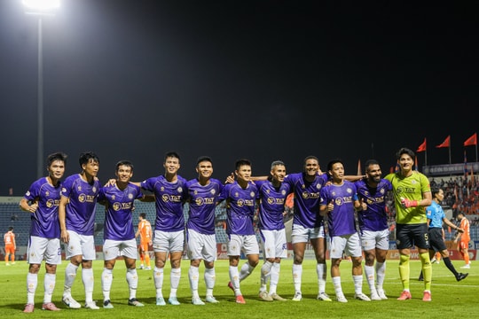 Hà Nội FC thắng 2-0 trên sân SHB Đà Nẵng, tiếp tục mạch thăng tiến