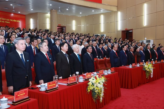 Thường trực Ban Bí thư Trần Cẩm Tú dự và chỉ đạo Đại hội đại biểu Đảng bộ tỉnh Hà Tĩnh