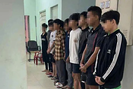 TP.HCM: Triệu tập nhóm thanh thiếu niên chạy xe máy mang theo hung khí