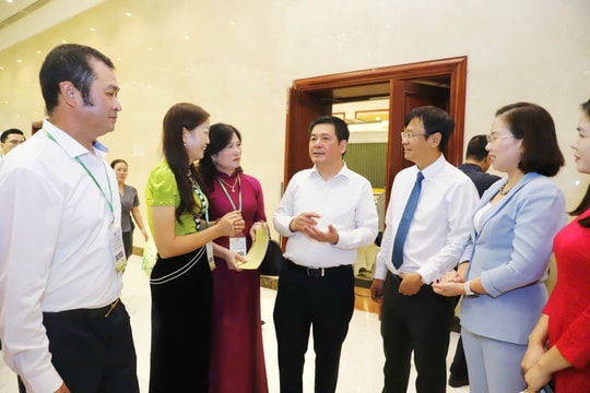 Nông dân 'khóc ròng' vì phí sàn thương mại điện tử cao, vận chuyển đắt gấp đôi giá nông sản