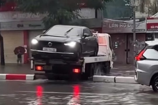 Hà Nội: Tài xế xe cứu hộ đi “tạt” qua dải phân cách bị phạt 5 triệu đồng