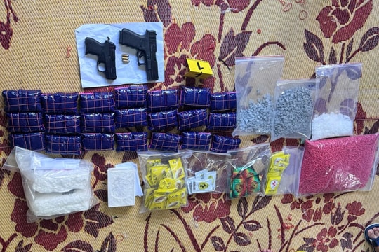 Quảng Trị: Bắt đối tượng, thu 14kg ma túy và 02 súng quân dụng