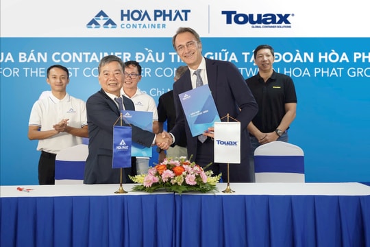 Hòa Phát bàn giao đơn hàng container đầu tiên cho Touax Container Leasing
