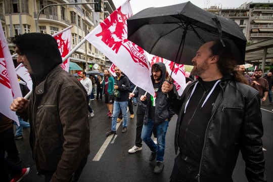 Hy Lạp thông qua luật cho phép làm việc 13 giờ/ngày bất chấp sức ép biểu tình