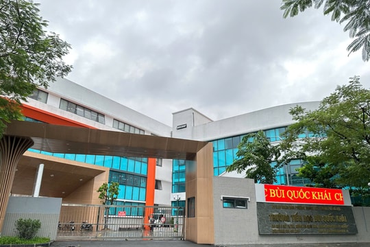 Phụ huynh mua đèn lồng, tặng sách bị gán mác biến tướng 'chạy chọt' quà cáp cho trường