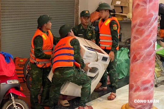 Quân đội huy động tối đa lực lượng, phương tiện hỗ trợ nhân dân khắc phục hậu quả bão số 10